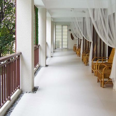 Selah Garden Hotel Manila Пасай Экстерьер фото