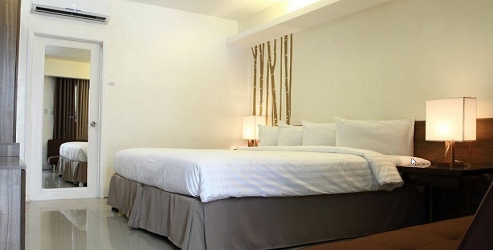 Selah Garden Hotel Manila Пасай Экстерьер фото